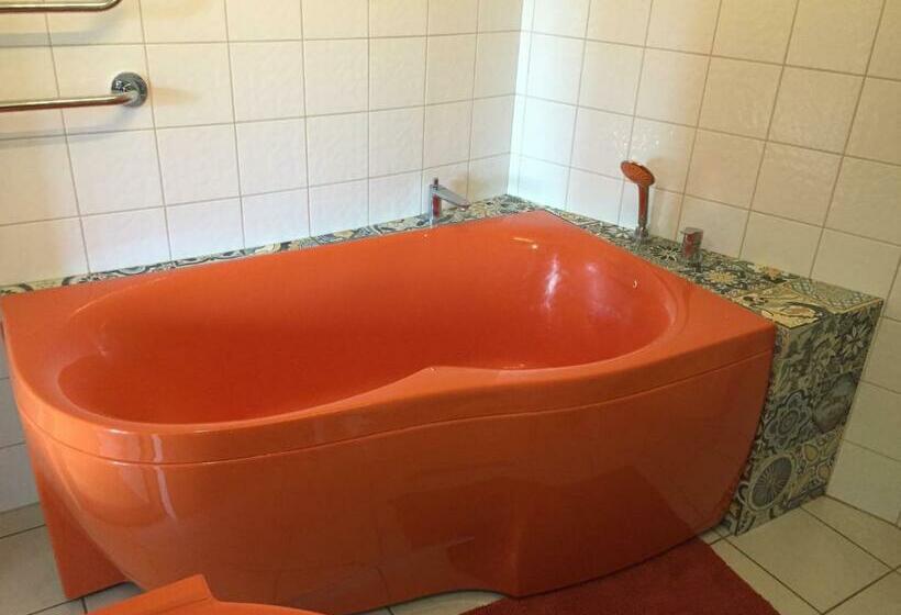 پانسیون Peahen Residence