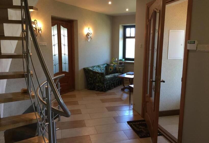 پانسیون Peahen Residence