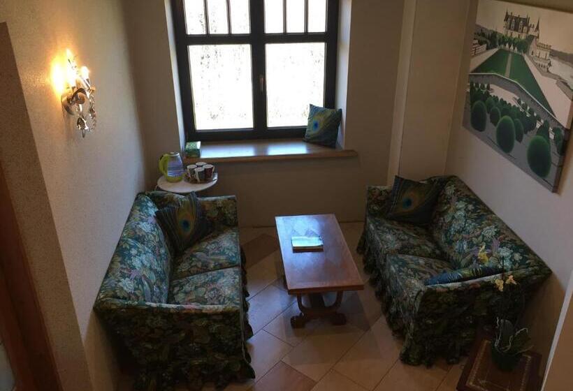 پانسیون Peahen Residence