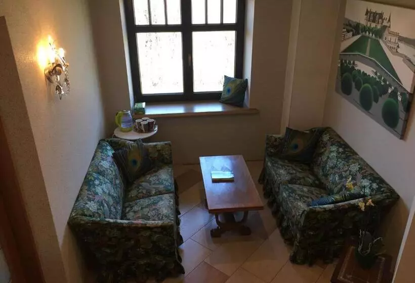 پانسیون Peahen Residence