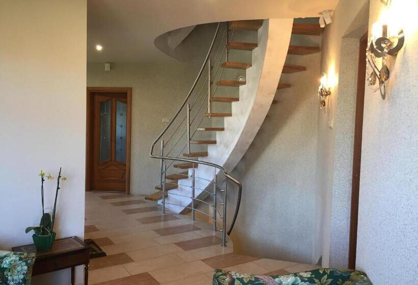 پانسیون Peahen Residence