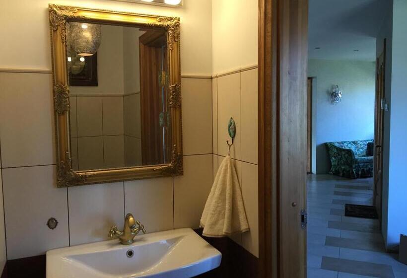 پانسیون Peahen Residence