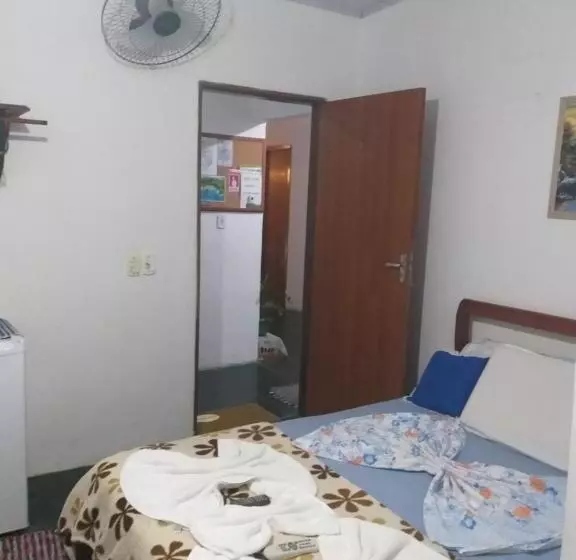 پانسیون Pousada Da Helena Trindade