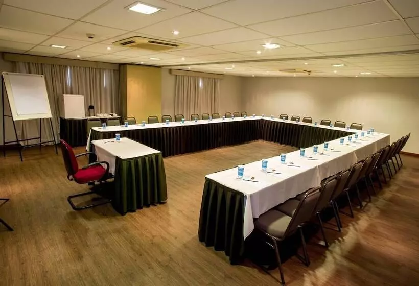 ホテル Golden Park Campinas Viracopos