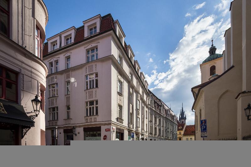 هتل Old Town Templova Apartments