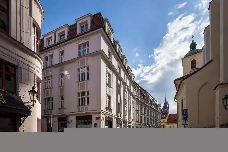 هتل Old Town Templova Apartments