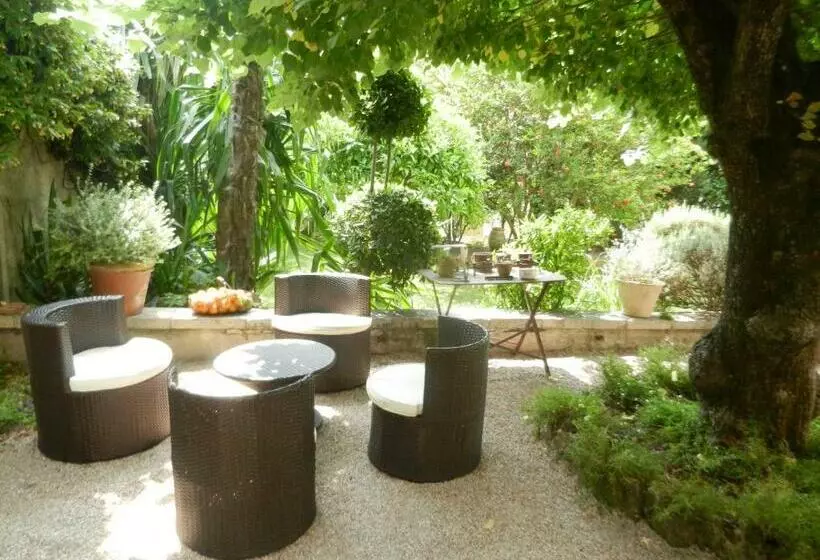 Aamiaismajoitus (B&B) Les Passiflores