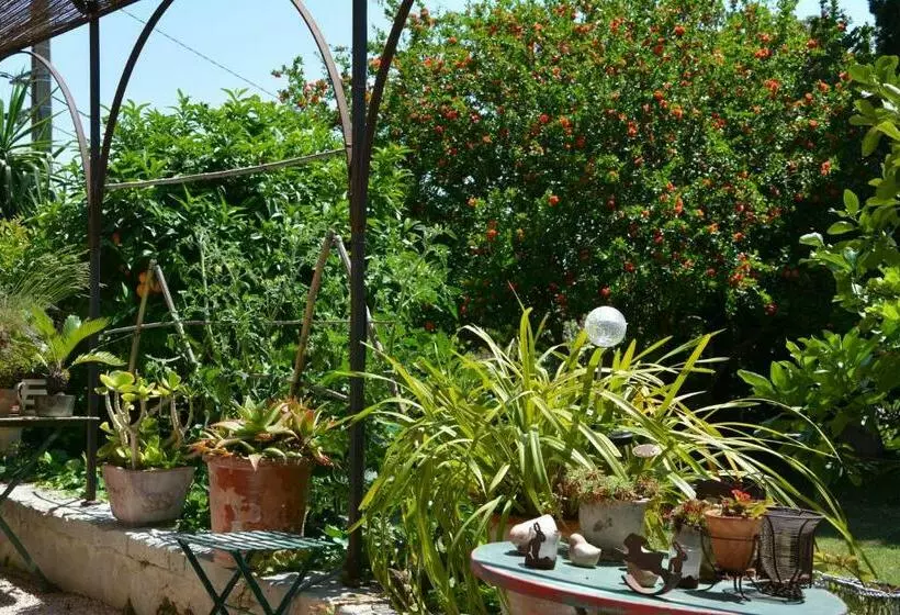 Aamiaismajoitus (B&B) Les Passiflores