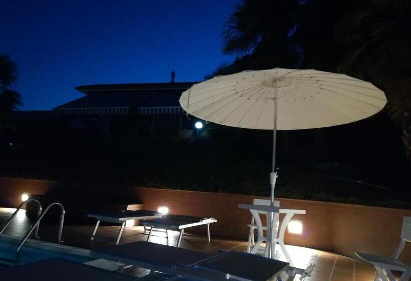 ベッドアンドブレックファースト Villa Magnolia Garda Lake