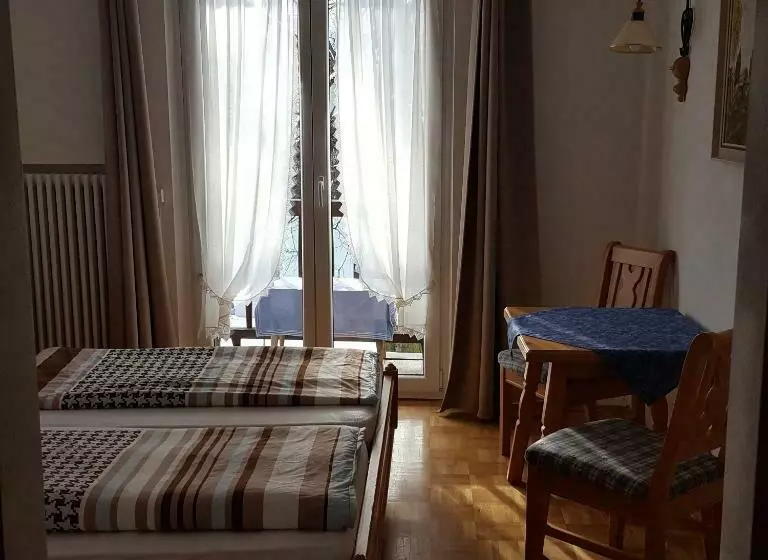 Retkeilymaja Lenggrieser Hof