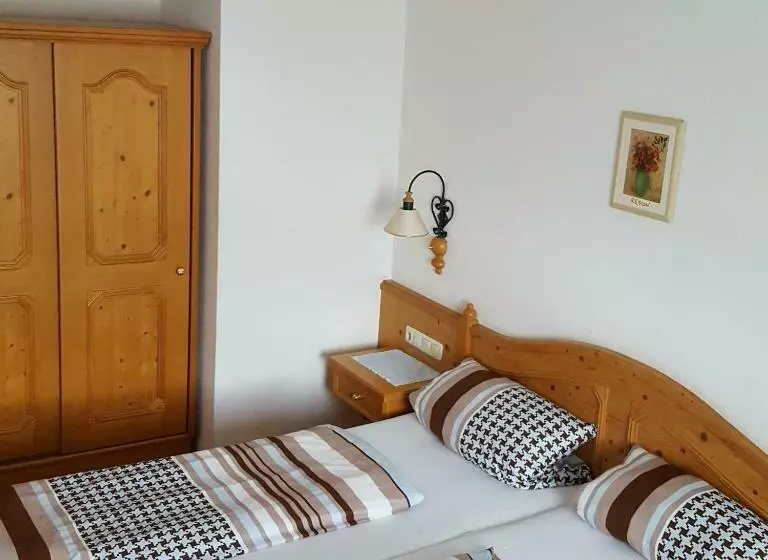 Retkeilymaja Lenggrieser Hof