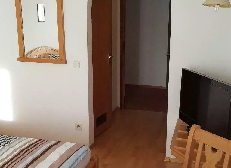 Retkeilymaja Lenggrieser Hof