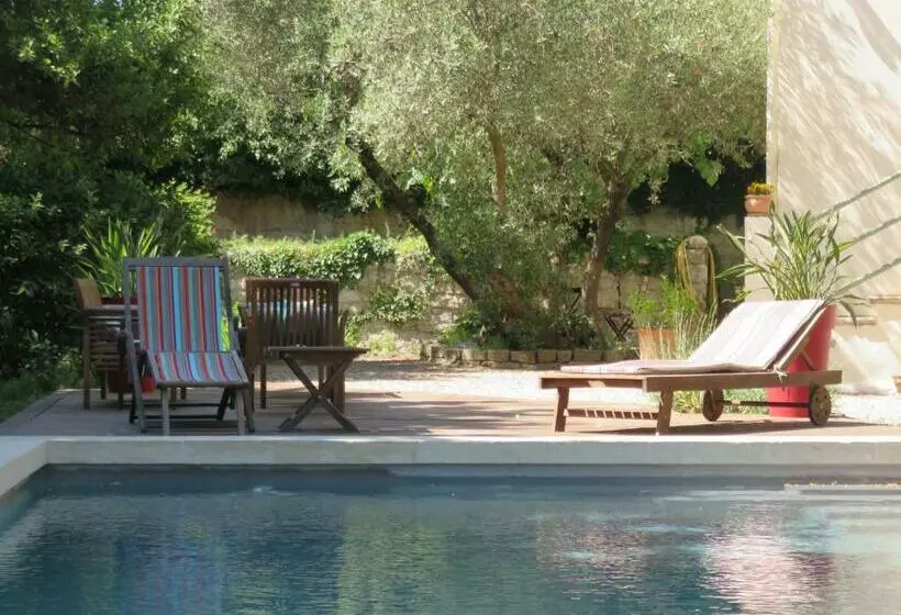 Bed and Breakfast L Oustalet