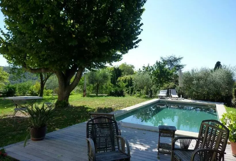 Bed and Breakfast L Oustalet