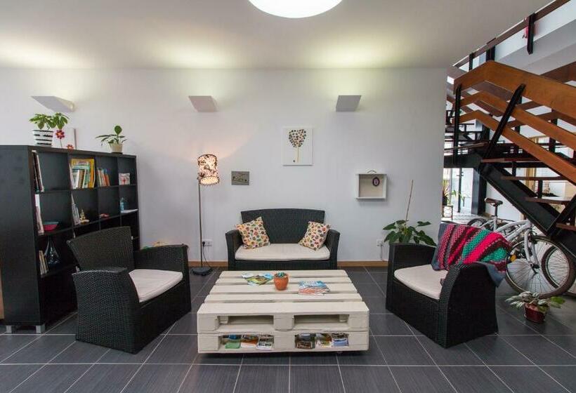 Change The World Hostels Açores Ponta Delgada