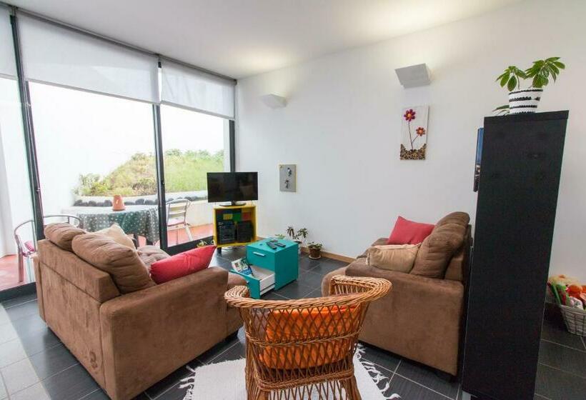 Change The World Hostels Açores Ponta Delgada