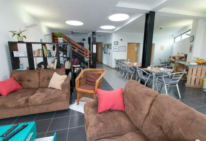 Change The World Hostels Açores Ponta Delgada