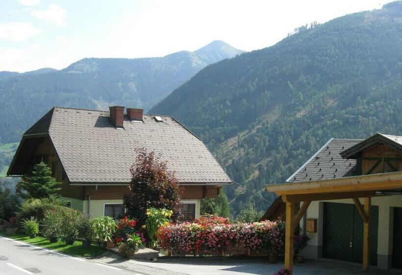 بنسيون Haus Grundner