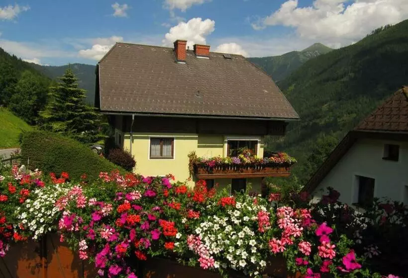 Majatalo Haus Grundner