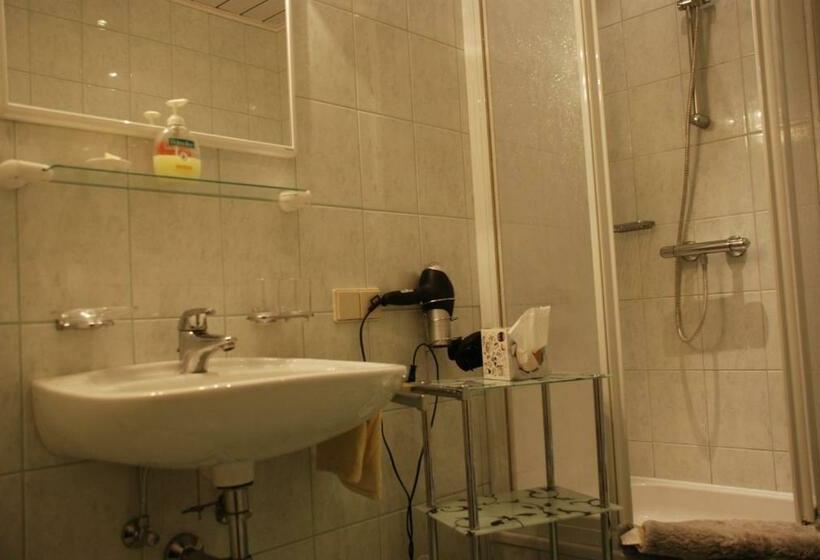 بنسيون Haus Grundner