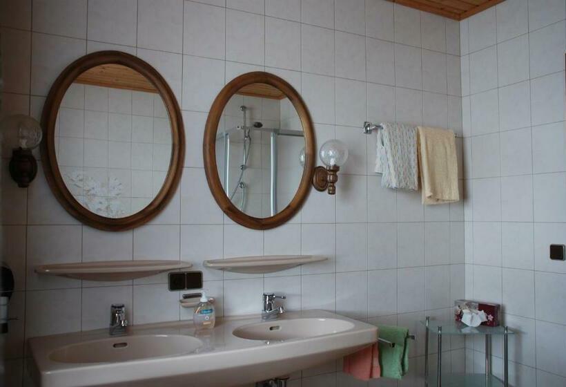 بنسيون Haus Grundner