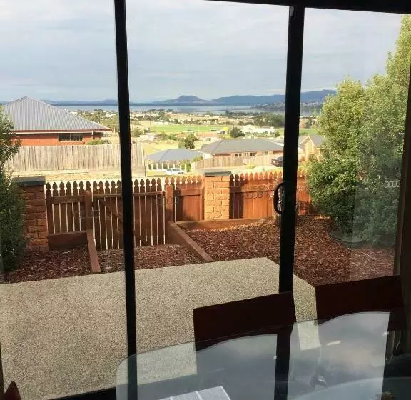 Panorama On Sorell B&b