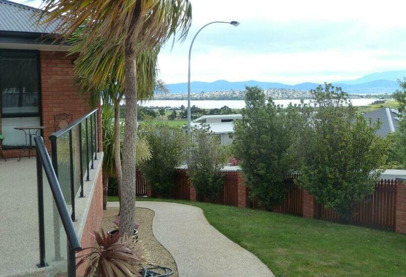 Panorama On Sorell B&b