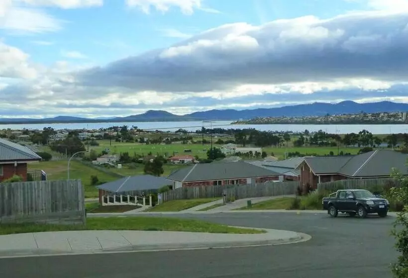 Panorama On Sorell B&b