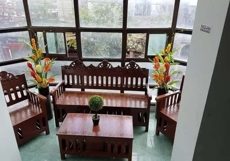 پانسیون N&j Lopez Lodging House