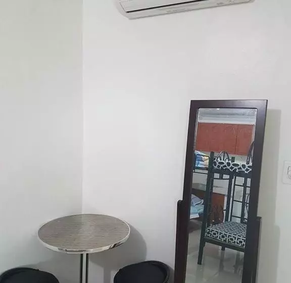 پانسیون N&j Lopez Lodging House