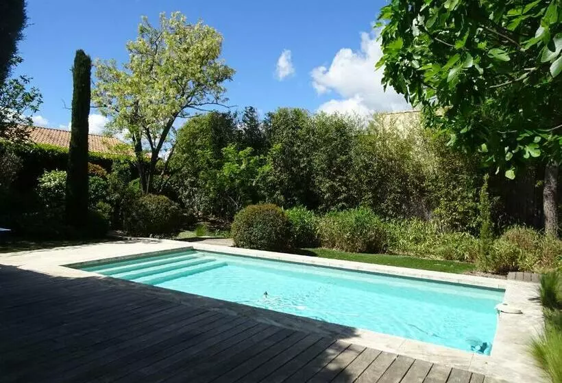 Aamiaismajoitus (B&B) Domaine De La Girafe