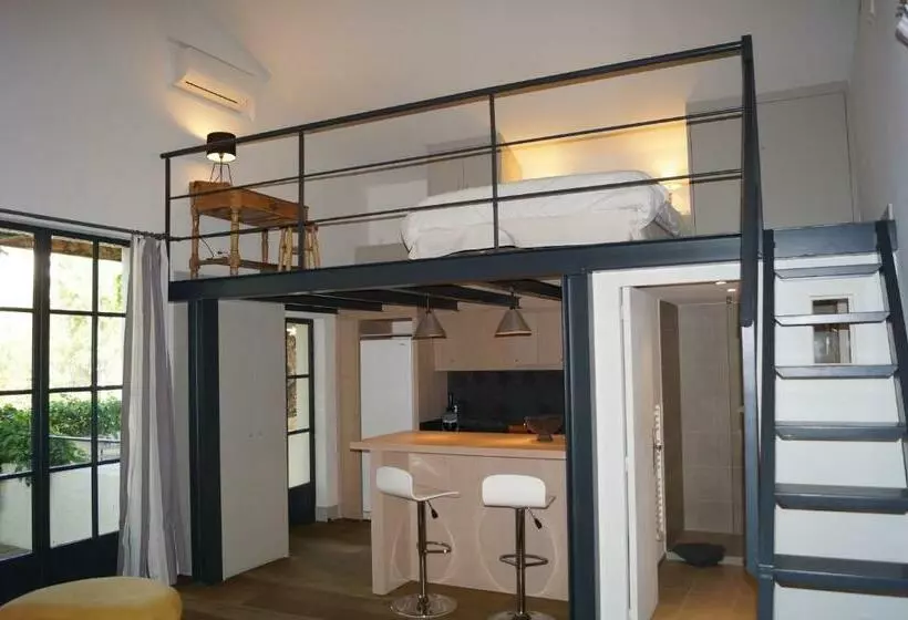 Aamiaismajoitus (B&B) Domaine De La Girafe