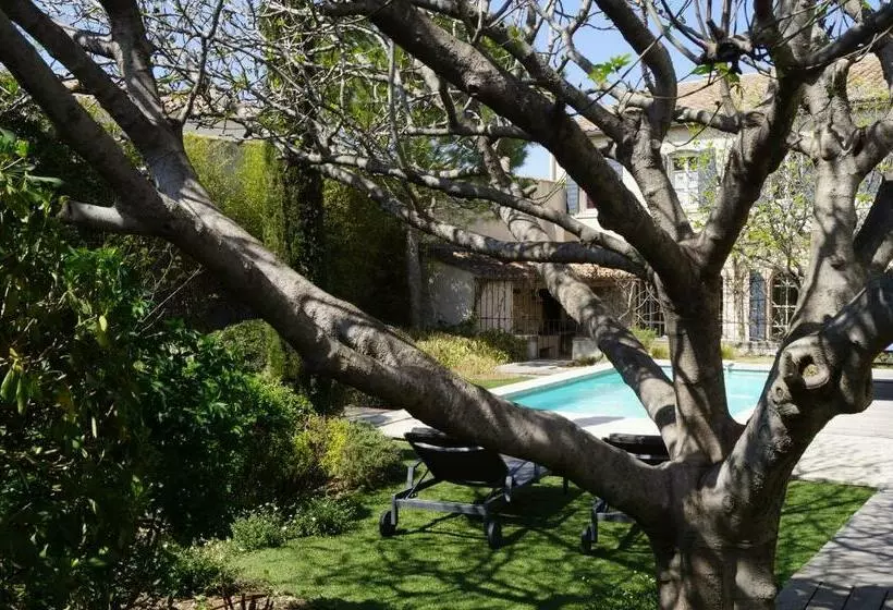 Aamiaismajoitus (B&B) Domaine De La Girafe