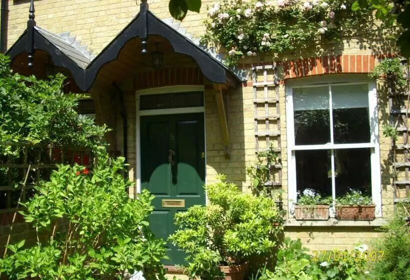 Aamiaismajoitus (B&B) Old Station Gardens, Sw London