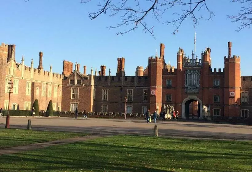 Aamiaismajoitus (B&B) Old Station Gardens, Sw London