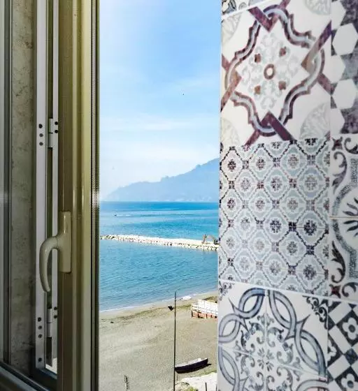 تختخواب و صبحانه On The Beach Sea View&kitchen In Room
