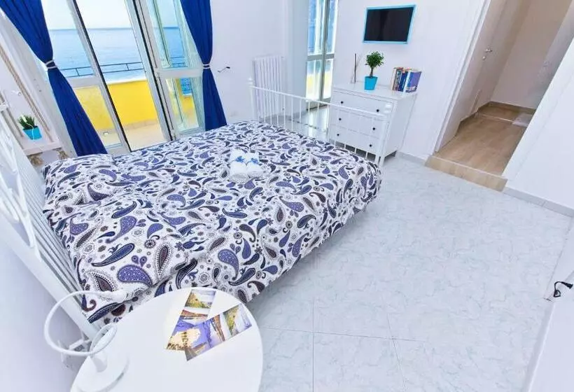تختخواب و صبحانه On The Beach Sea View&kitchen In Room