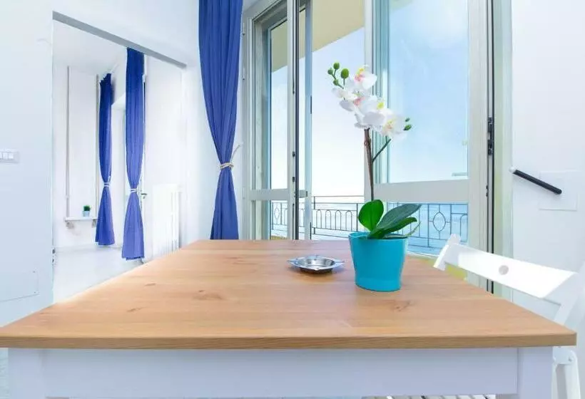 تختخواب و صبحانه On The Beach Sea View&kitchen In Room