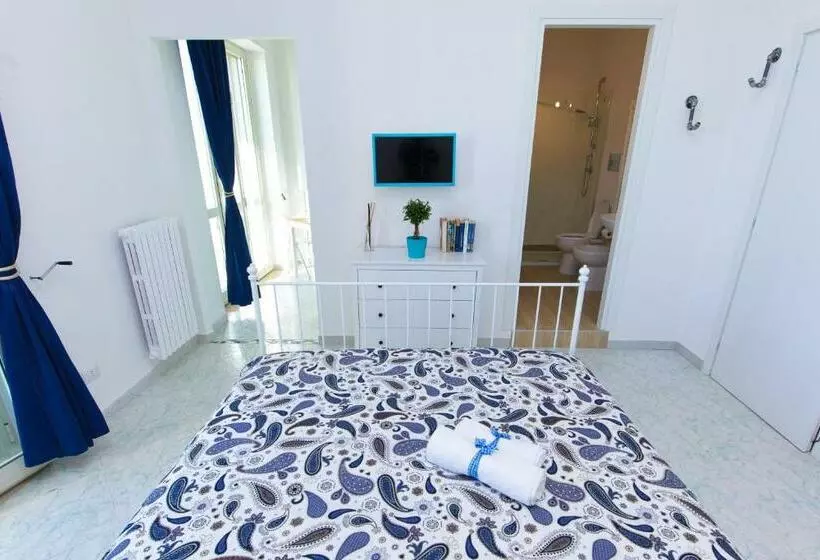 تختخواب و صبحانه On The Beach Sea View&kitchen In Room