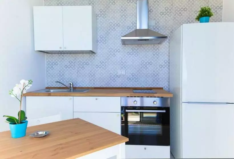 تختخواب و صبحانه On The Beach Sea View&kitchen In Room