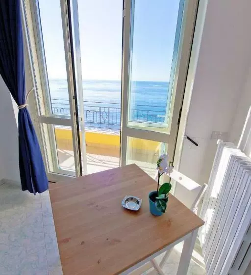 تختخواب و صبحانه On The Beach Sea View&kitchen In Room