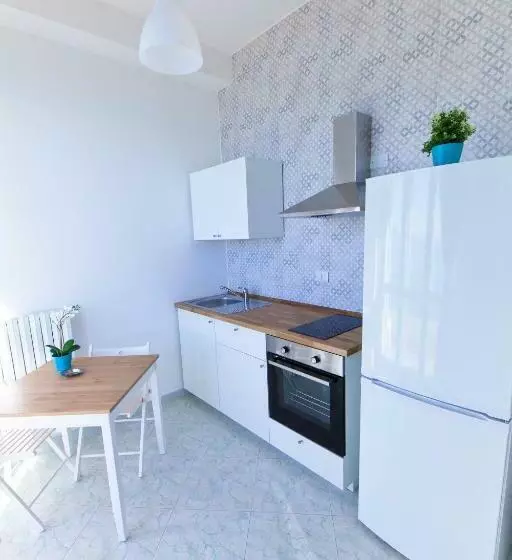 تختخواب و صبحانه On The Beach Sea View&kitchen In Room
