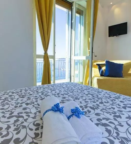 تختخواب و صبحانه On The Beach Sea View&kitchen In Room