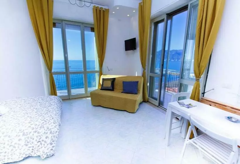 تختخواب و صبحانه On The Beach Sea View&kitchen In Room