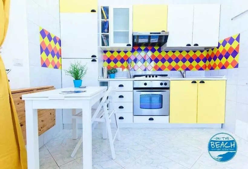 تختخواب و صبحانه On The Beach Sea View&kitchen In Room