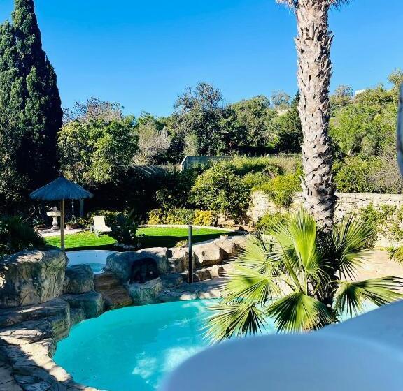 هتل The Red Farm Relais & Spa