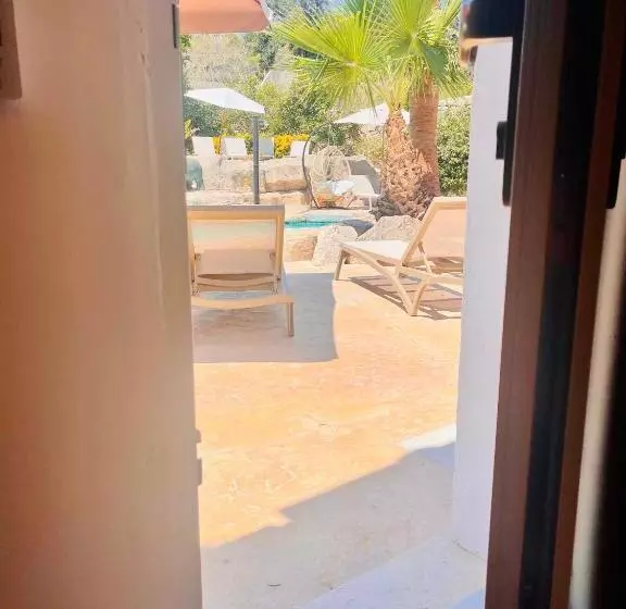 هتل The Red Farm Relais & Spa
