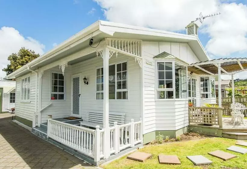 Majatalo Charmae Guest House