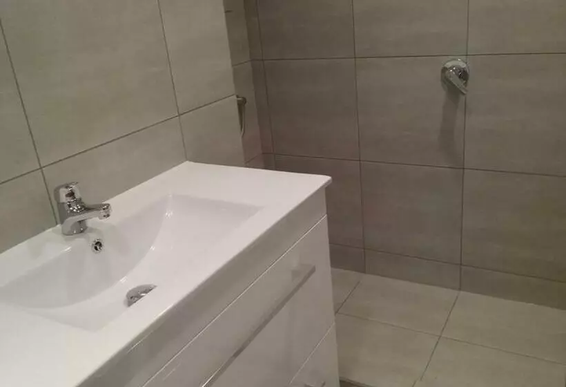 Majatalo Charmae Guest House