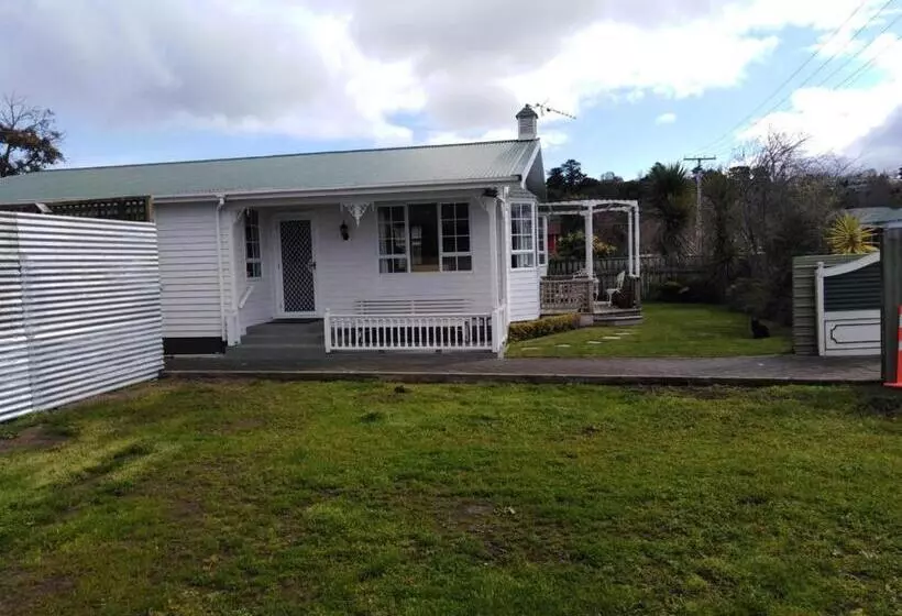 Majatalo Charmae Guest House